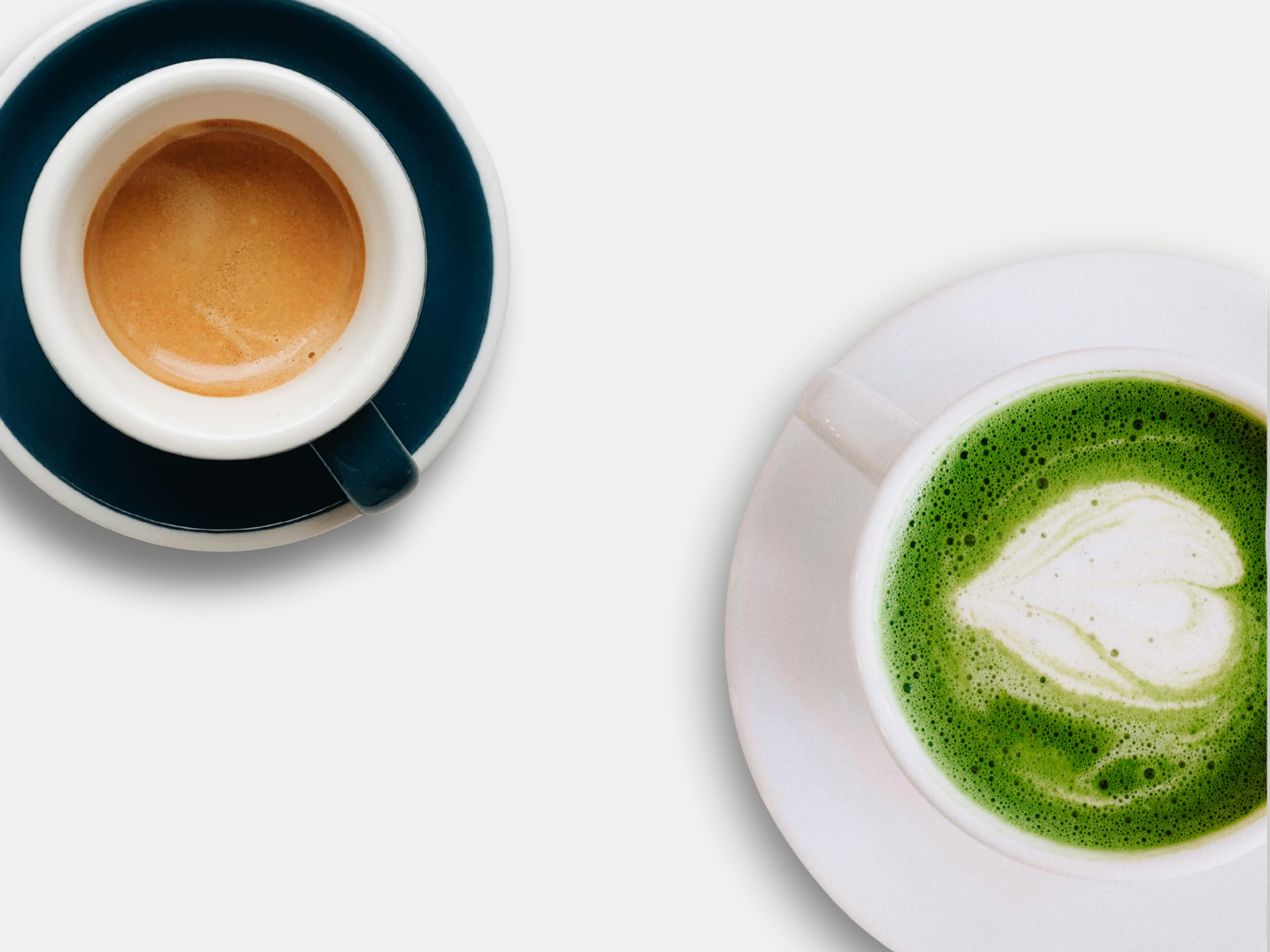 Tasse de thé matcha et de café 