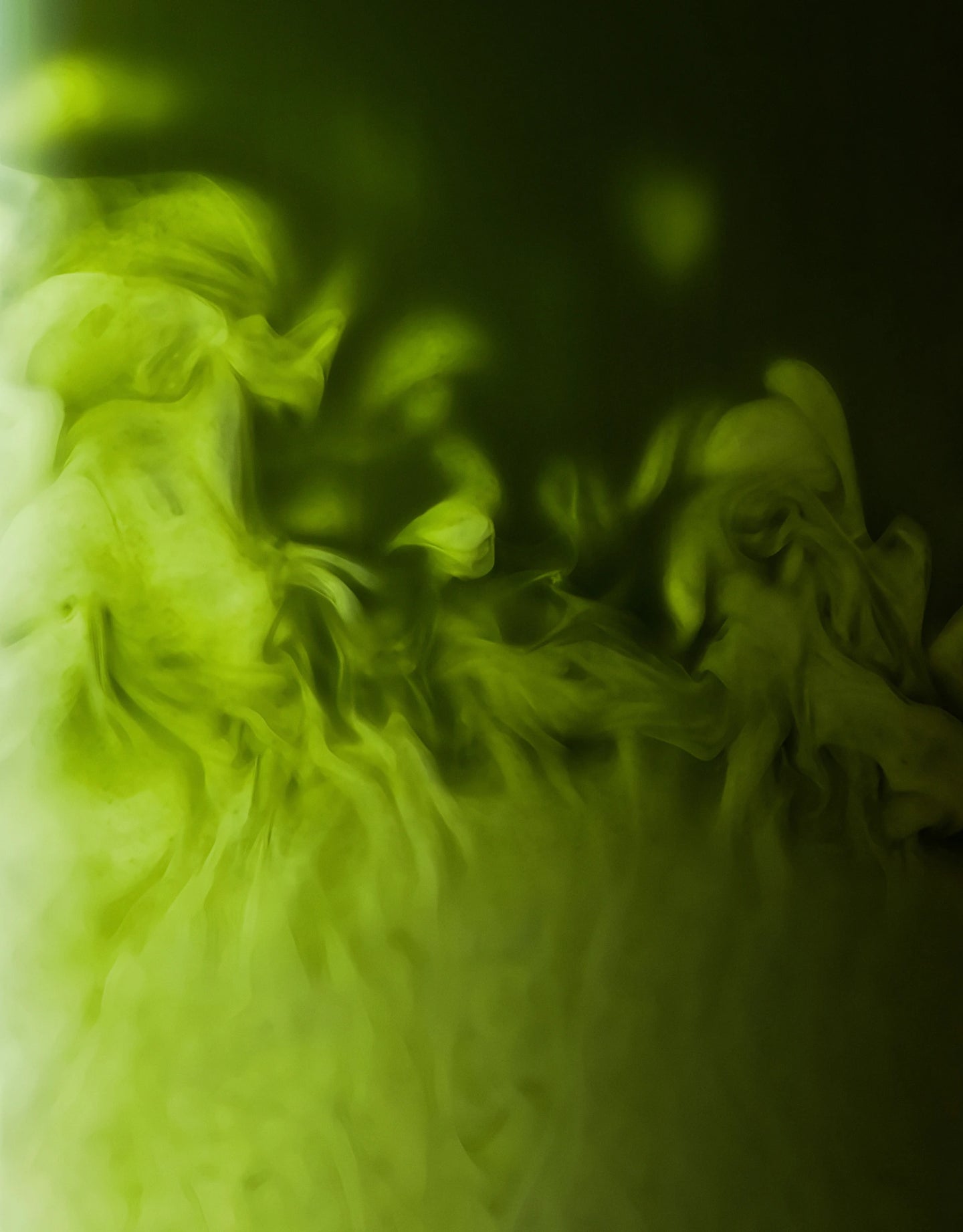 Zoom sur matcha latte qui se mélange