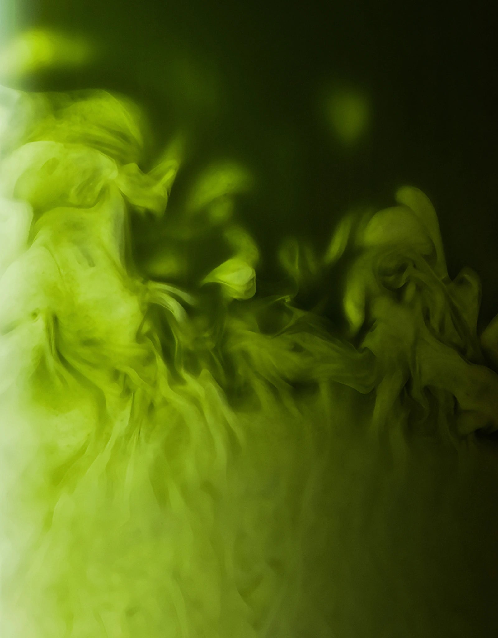 Zoom sur matcha latte qui se mélange